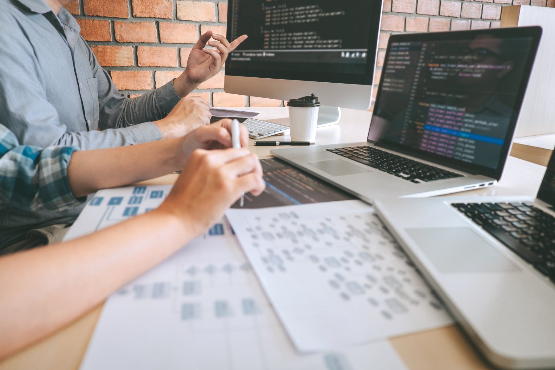 Planning a custom software architecture around a shared table